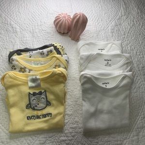 Short  and Long sleeve Onesie Bundle : size 0-3 M and 3M